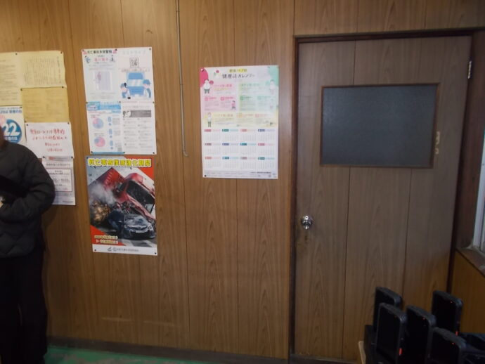 内装解体前の事務所壁面の状態