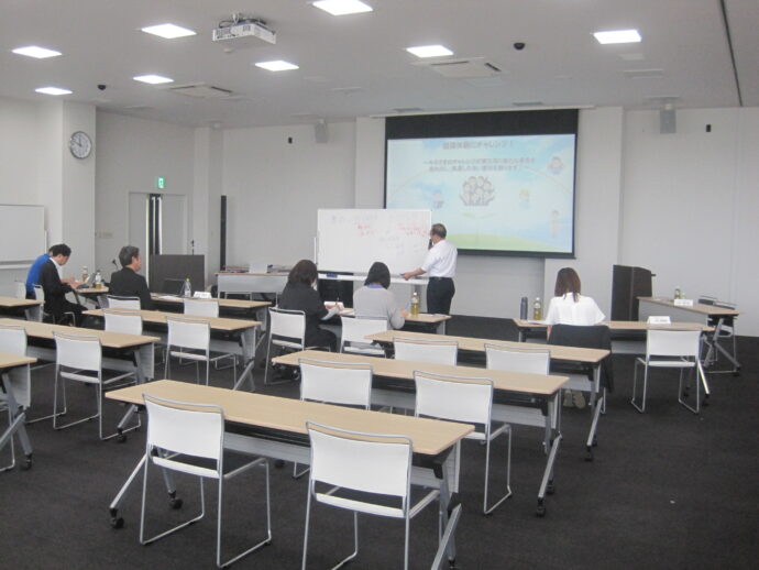 豊川信用金庫会議室で開催された異業種交流会