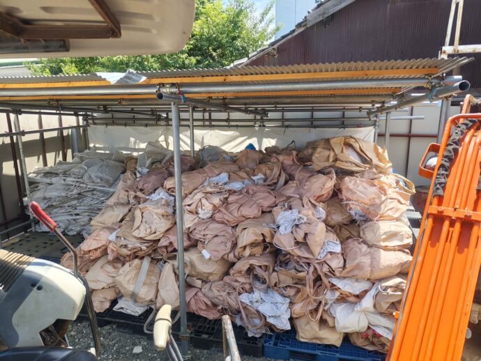 資材置場で整理したトン袋